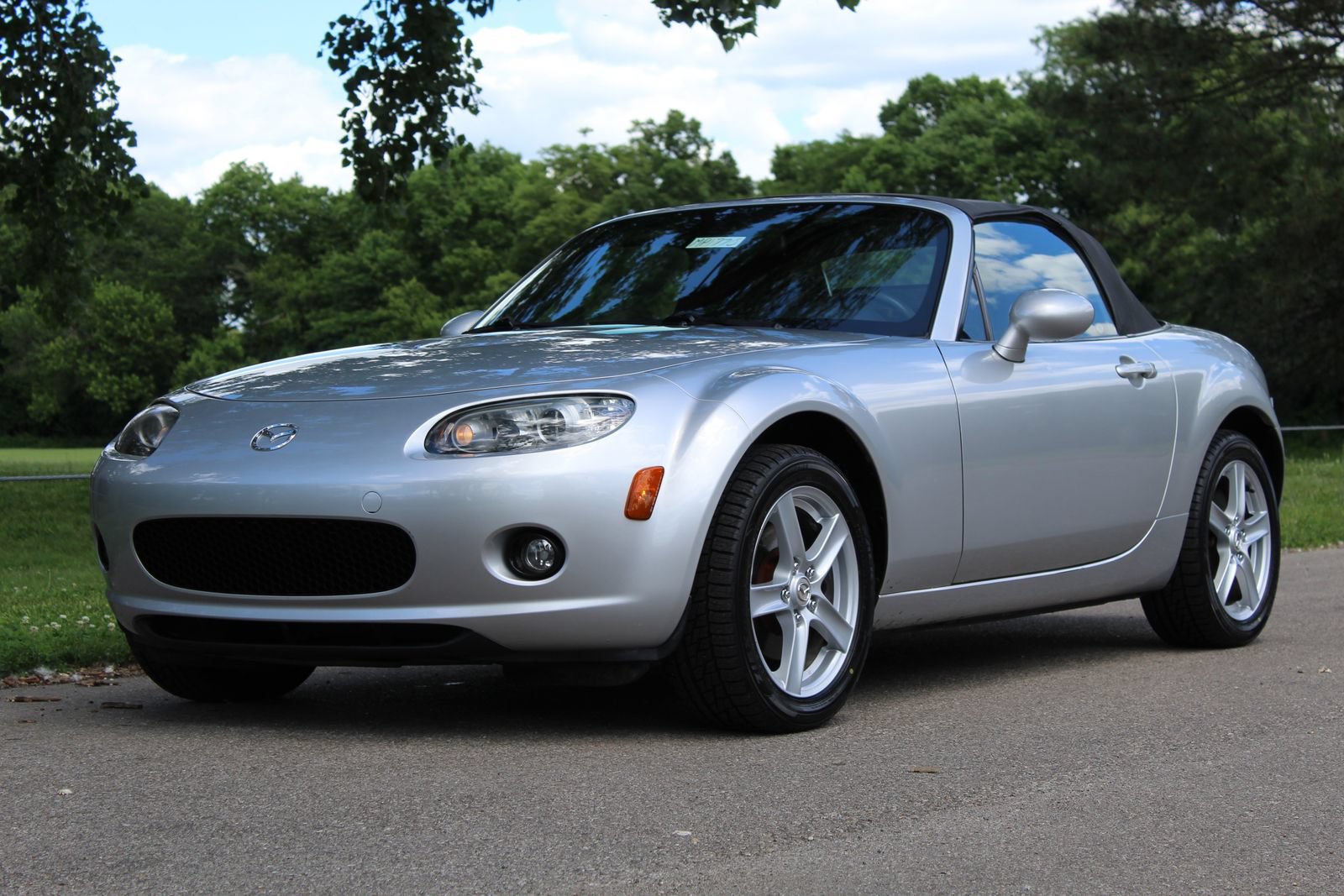 Used 2006 MAZDA MX-5 Miata Touring RWD image 3