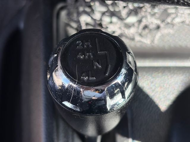 Used 2015 Jeep Wrangler Unlimited Sahara w/ Connectivity Group image 33