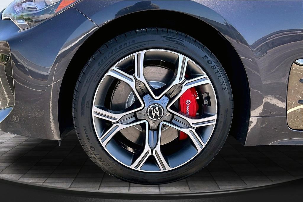 Used 2018 Kia Stinger GT1 AWD/4WD image 9