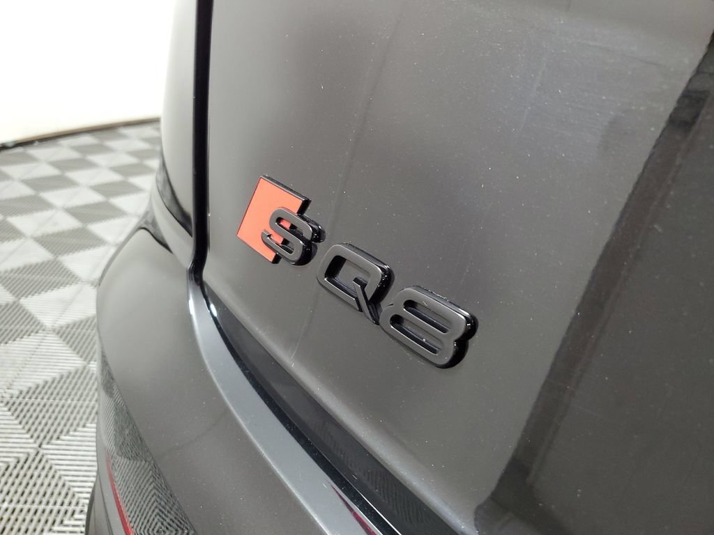 Used 2023 Audi SQ8 Premium Plus w/ SQ8 Luxury Package AWD/4WD image 7