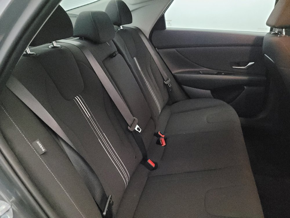 Used 2025 Hyundai Elantra SEL FWD image 19