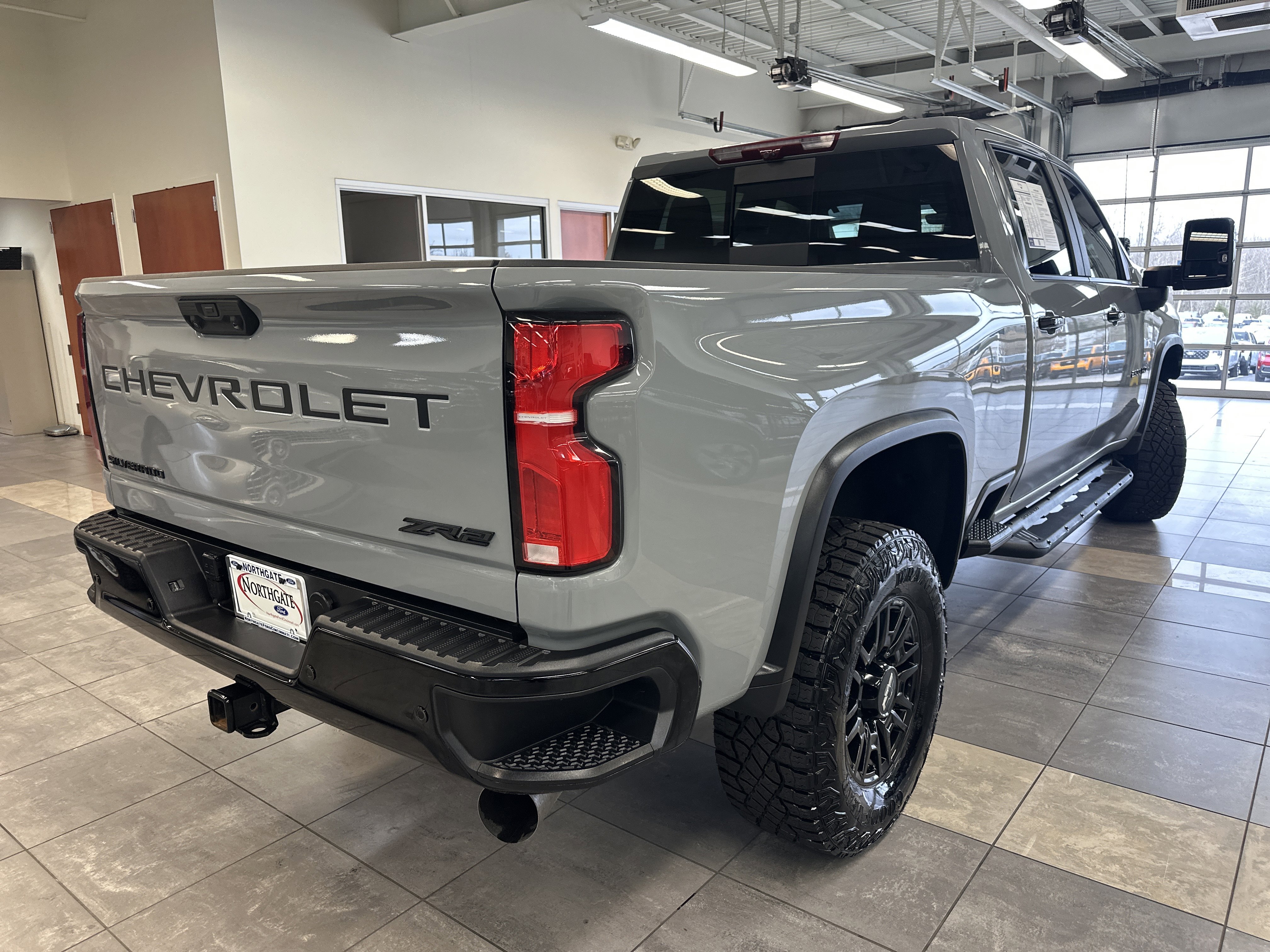 Used 2025 Chevrolet Silverado 2500 ZR2 w/ Technology Package image 14