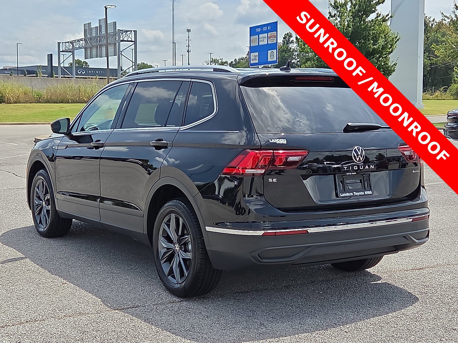 Used 2022 Volkswagen Tiguan SE image 4