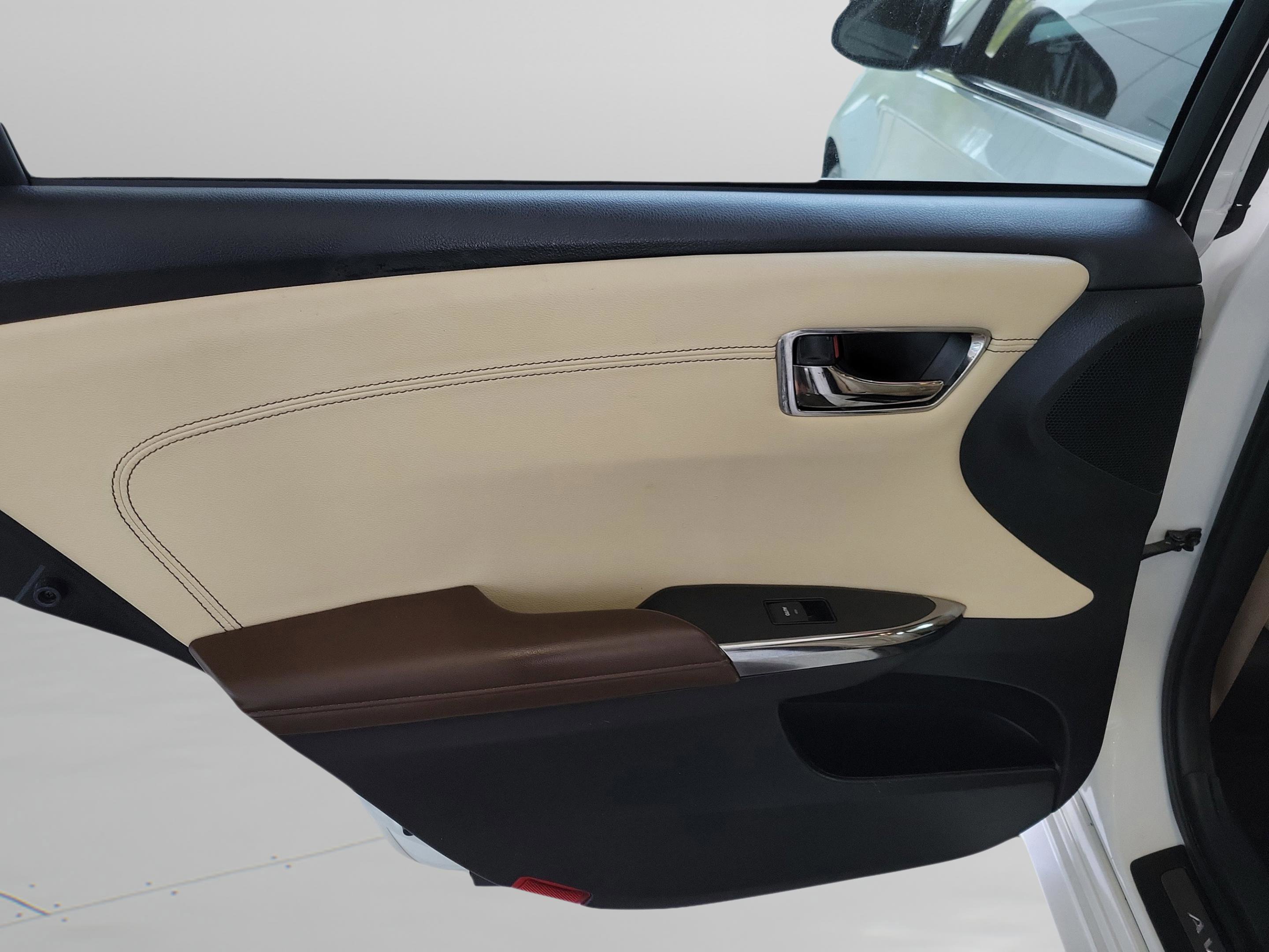 Used 2017 Toyota Avalon Limited FWD image 29