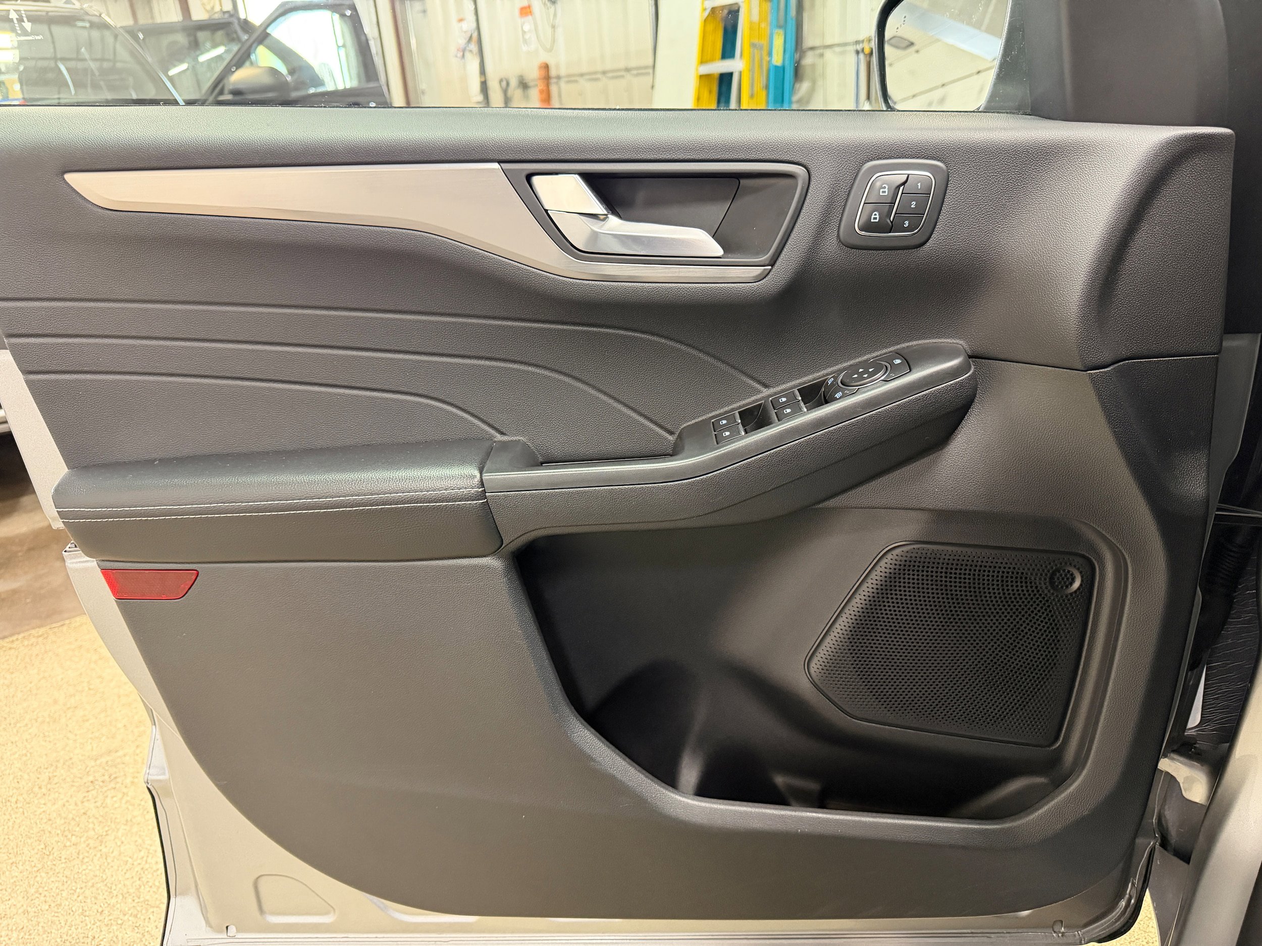 Certified 2022 Ford Escape Titanium AWD/4WD image 13