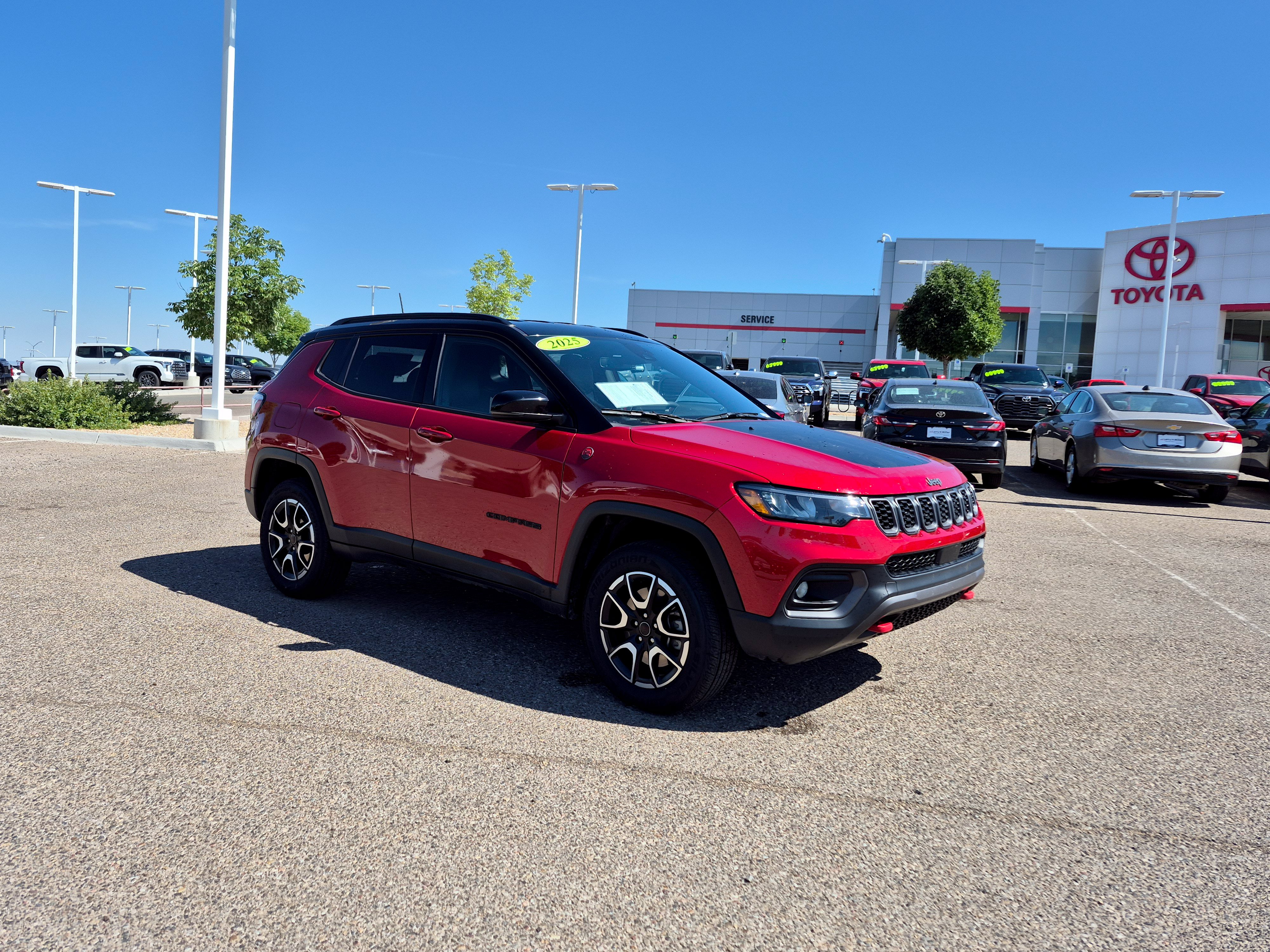 Used 2025 Jeep Compass Trailhawk AWD/4WD image 7