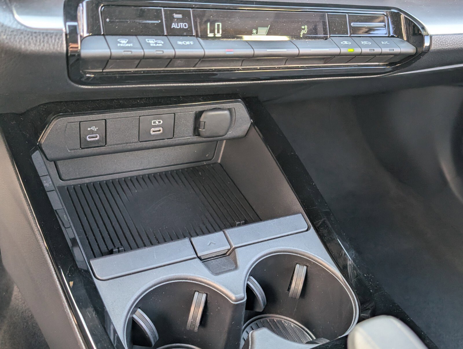 Used 2024 Toyota Prius LE image 24