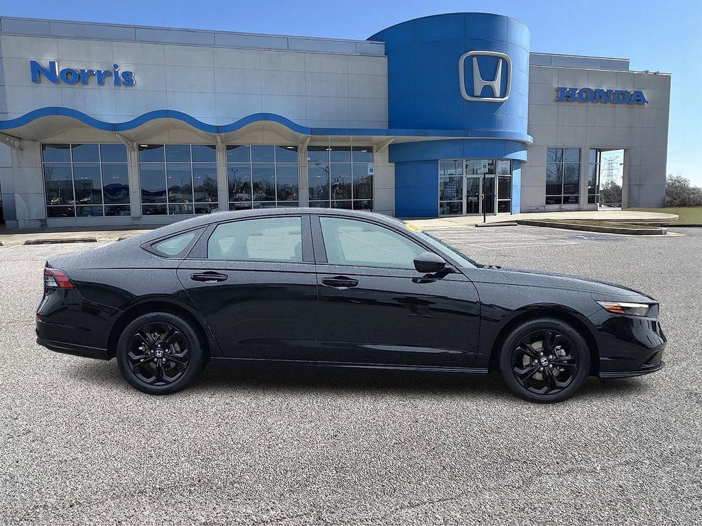 Used 2025 Honda Accord SE image 5