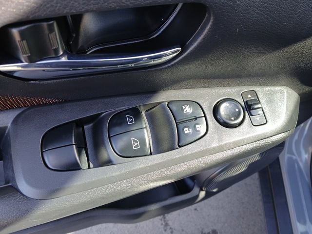 Used 2023 Nissan Kicks SR image 13