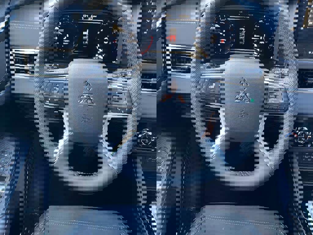 New 2025 Mitsubishi Outlander SE image 4