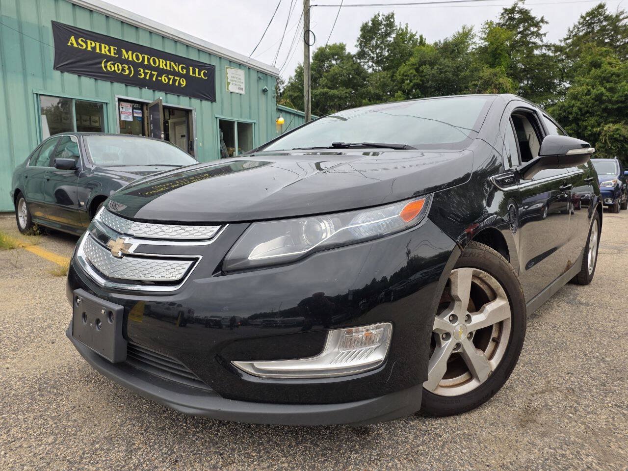 Used 2013 Chevrolet Volt FWD image 2