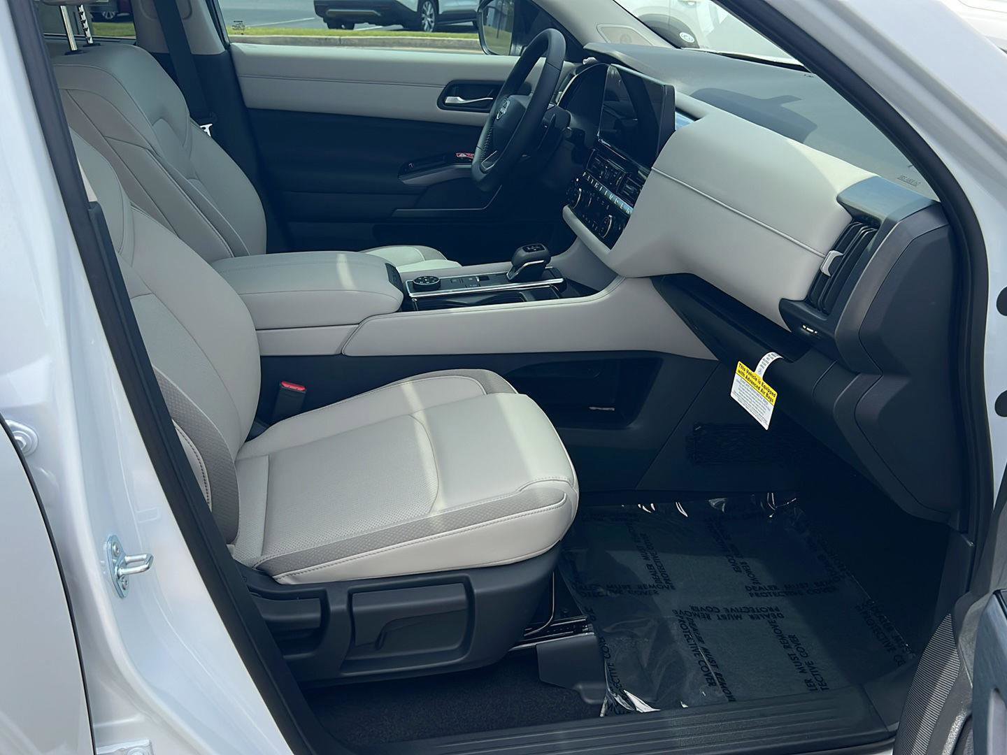 New 2026 Nissan Pathfinder SL w/ SL Premium Package image 15