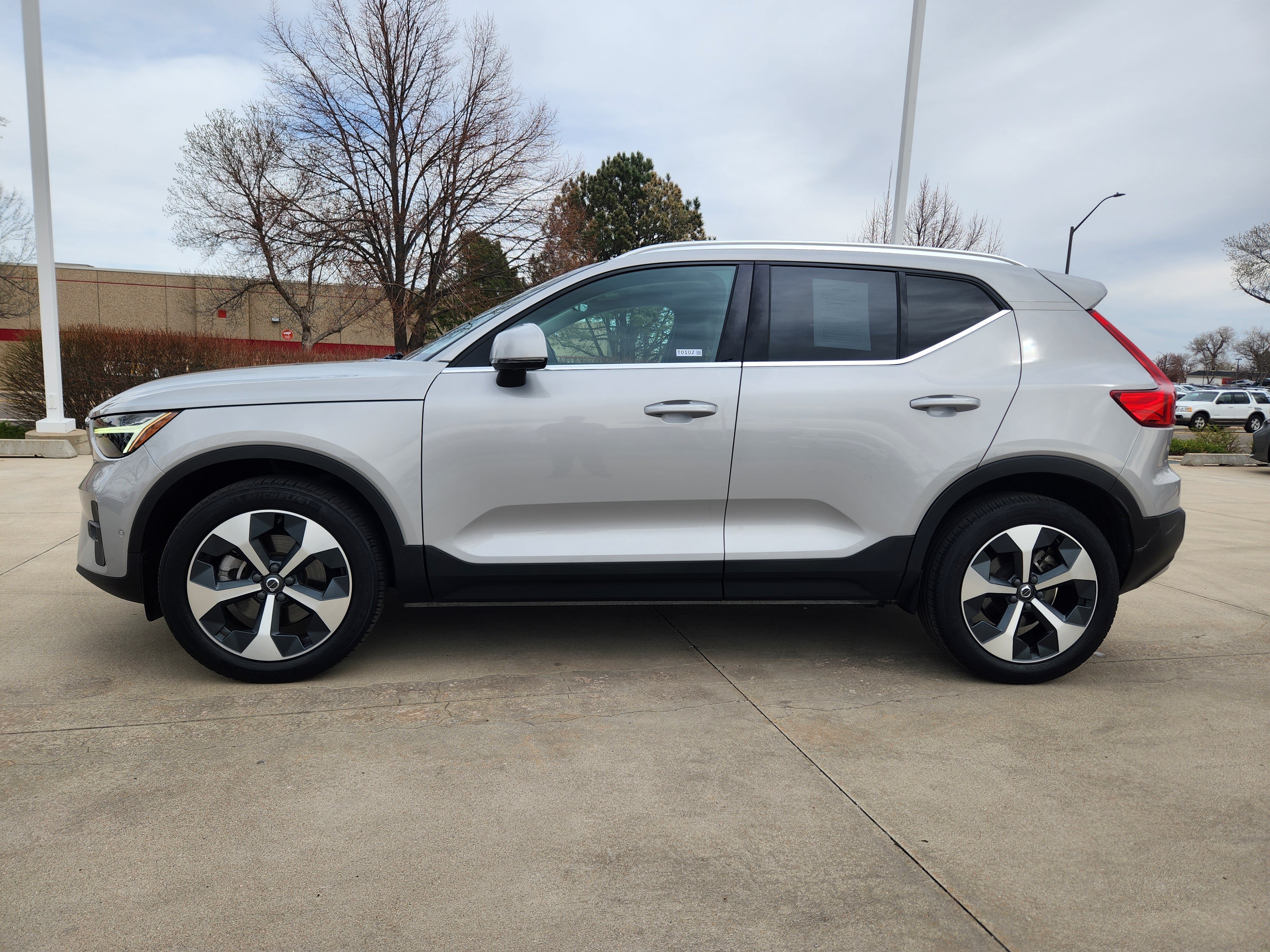 Certified 2023 Volvo XC40 B5 Ultimate w/ Protection Package AWD/4WD image 4