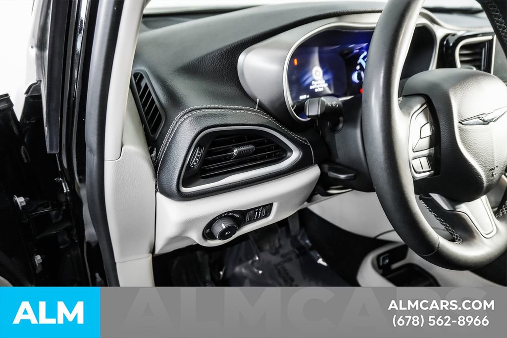 Used 2024 Chrysler Pacifica Select image 31