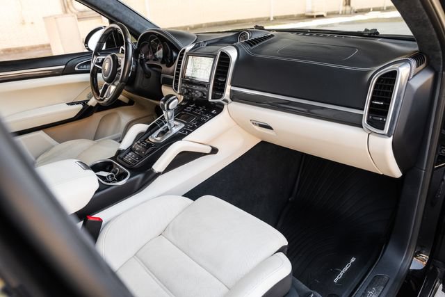Used 2016 Porsche Cayenne Turbo AWD/4WD image 25