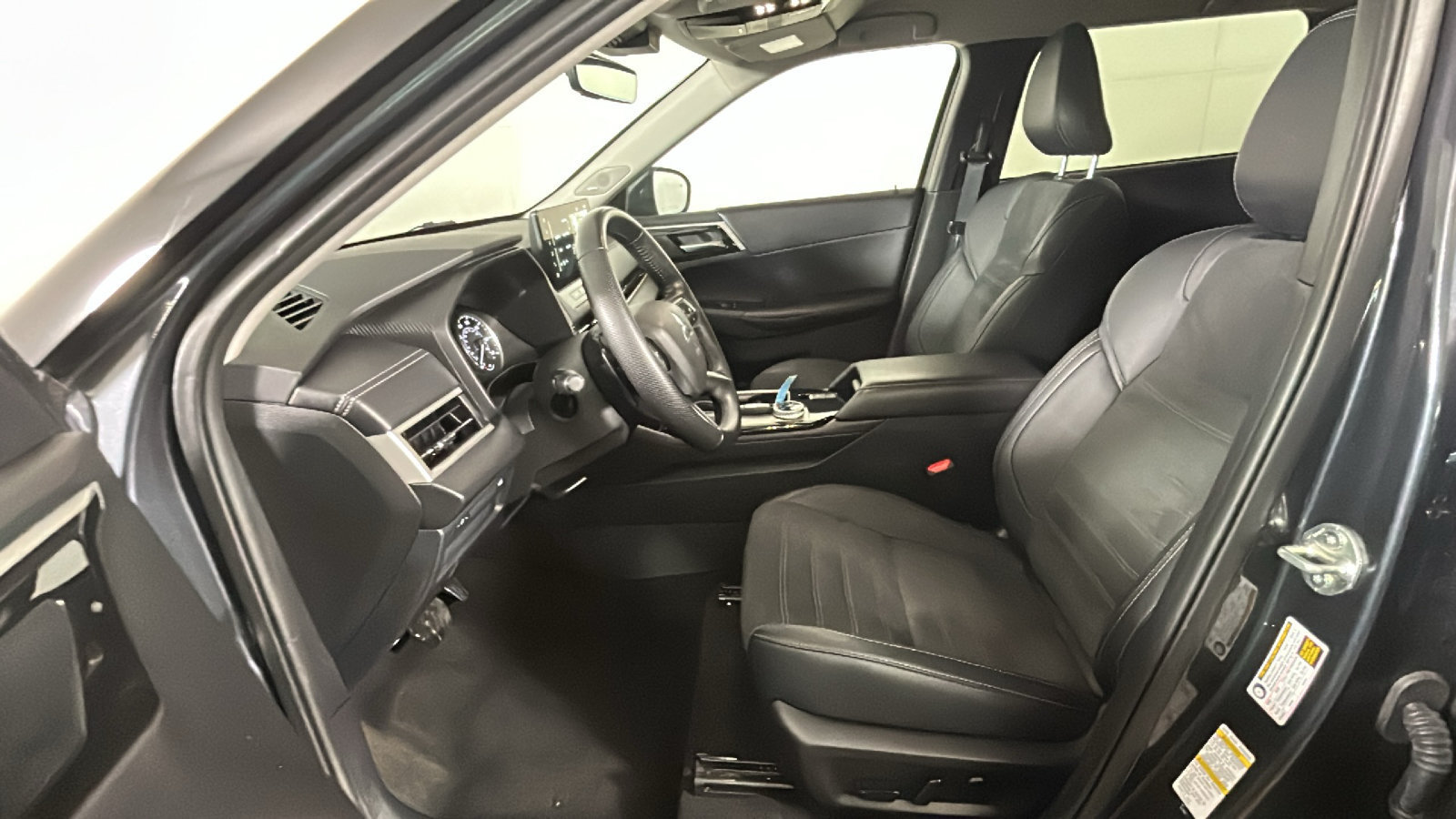 Used 2025 Mitsubishi Outlander SE AWD/4WD image 12