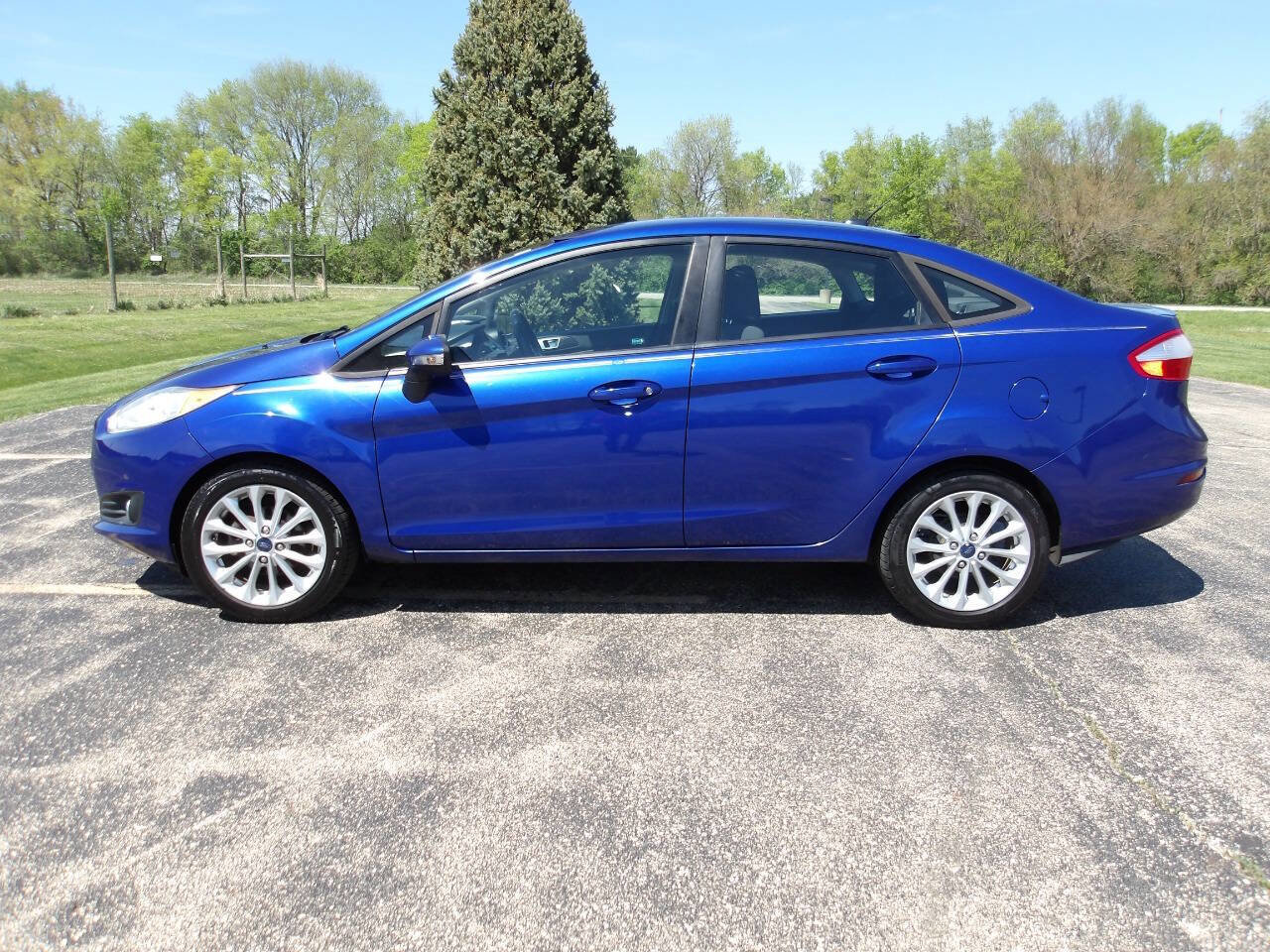 Used 2014 Ford Fiesta SE w/ Equipment Group 201A FWD image 9