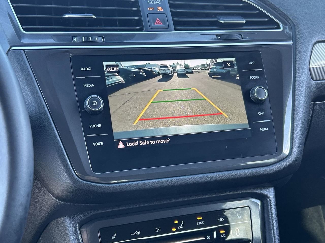 Certified 2023 Volkswagen Tiguan SE FWD image 23