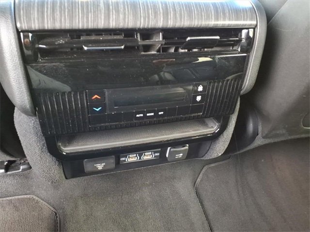 Used 2023 Jeep Wagoneer L Series II image 11