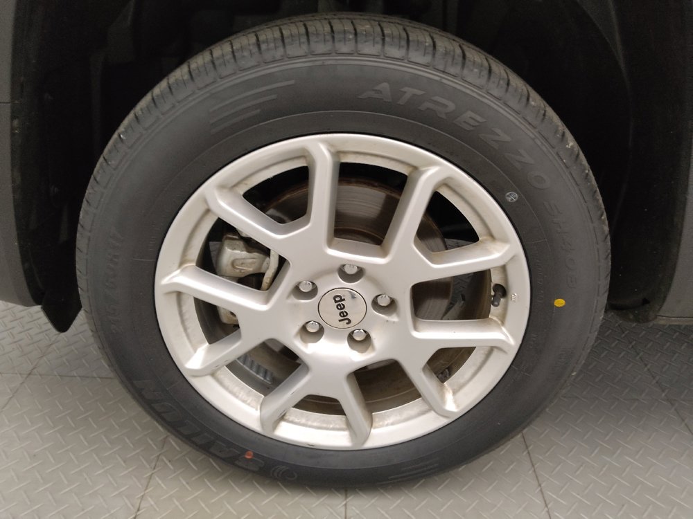 Used 2023 Jeep Renegade Latitude AWD/4WD image 31