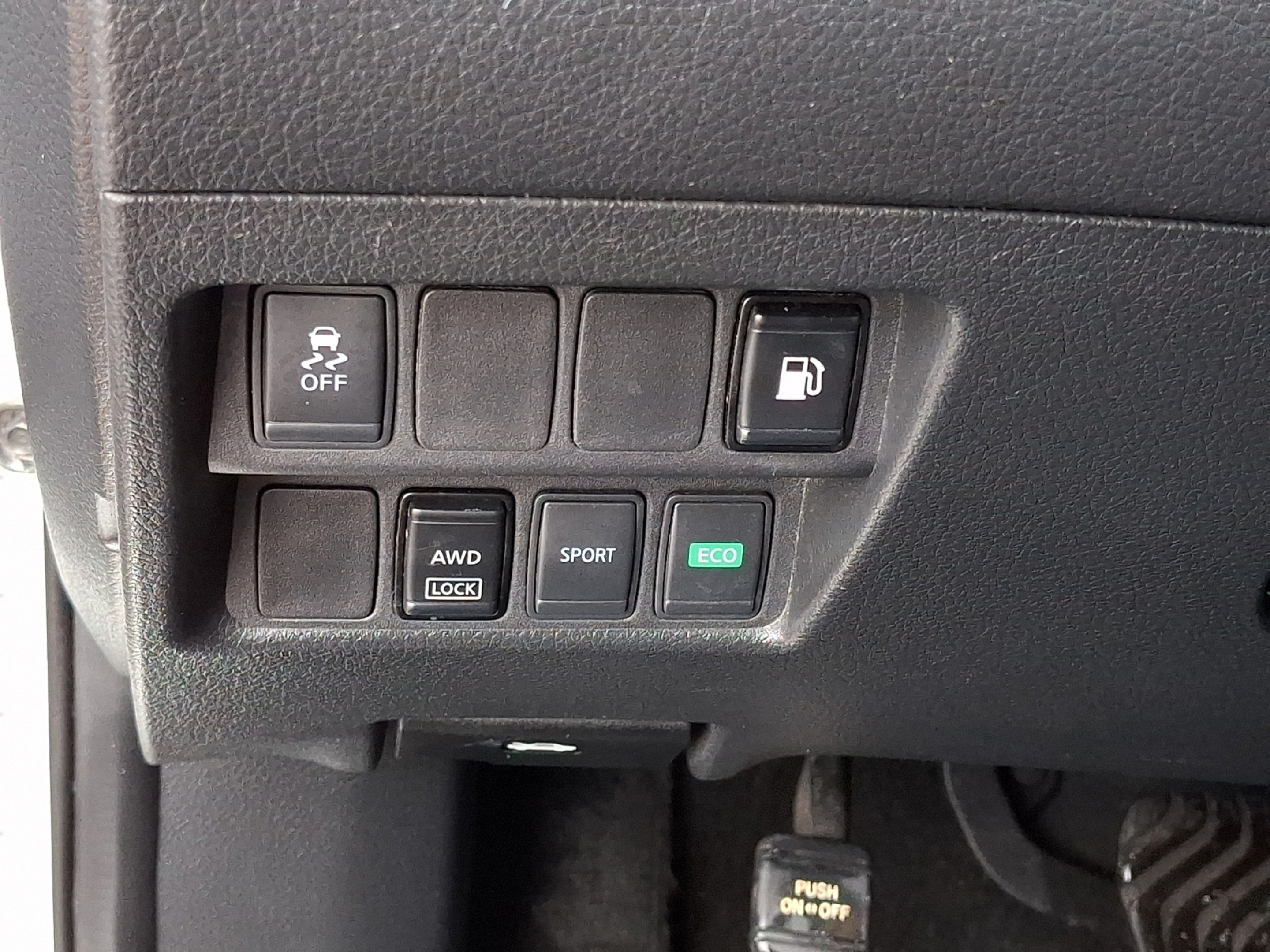 Used 2018 Nissan Rogue S AWD/4WD image 23