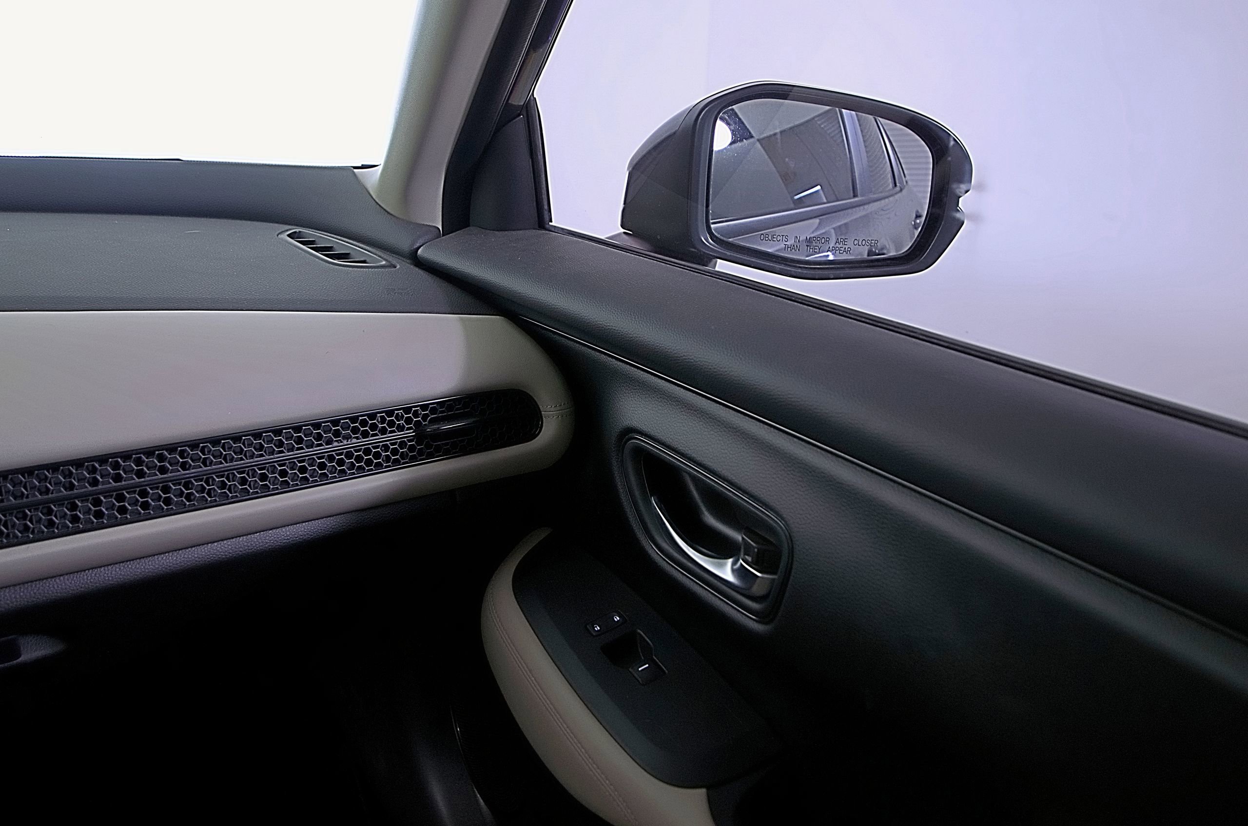 Used 2023 Honda HR-V LX image 18