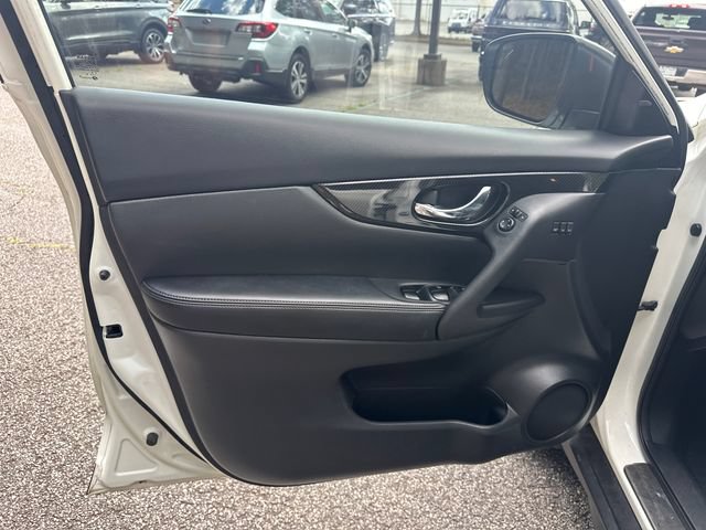 Used 2018 Nissan Rogue SL FWD image 12