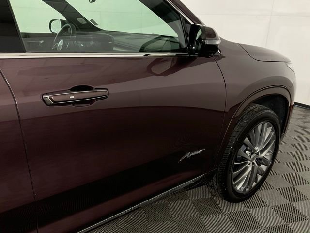 Used 2025 Buick Enclave Avenir w/ LPO, All-Weather Package image 8