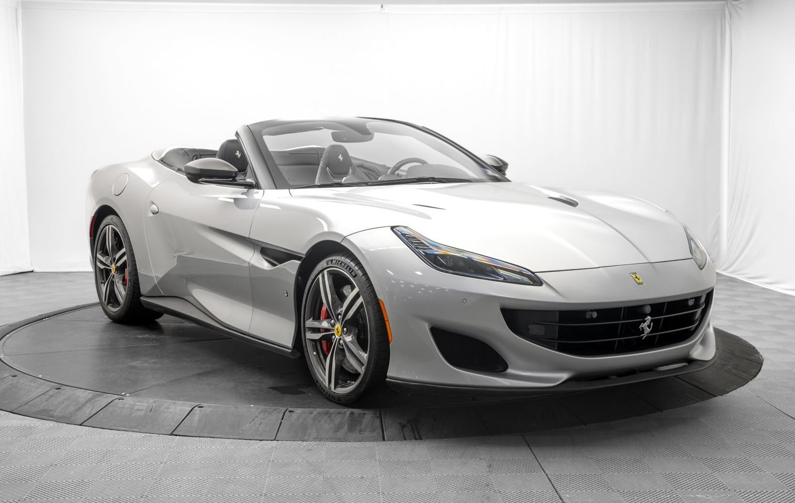 Used 2019 Ferrari Portofino RWD image 17