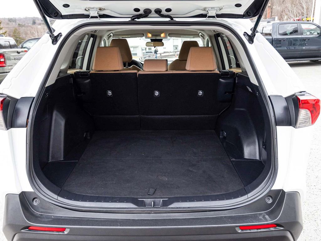 Used 2019 Toyota RAV4 LE w/ All Weather Liner Package AWD/4WD image 32