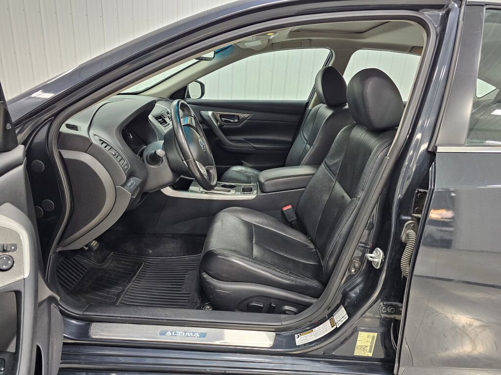 Used 2015 Nissan Altima 2.5 SL w/ Technology Package FWD image 11