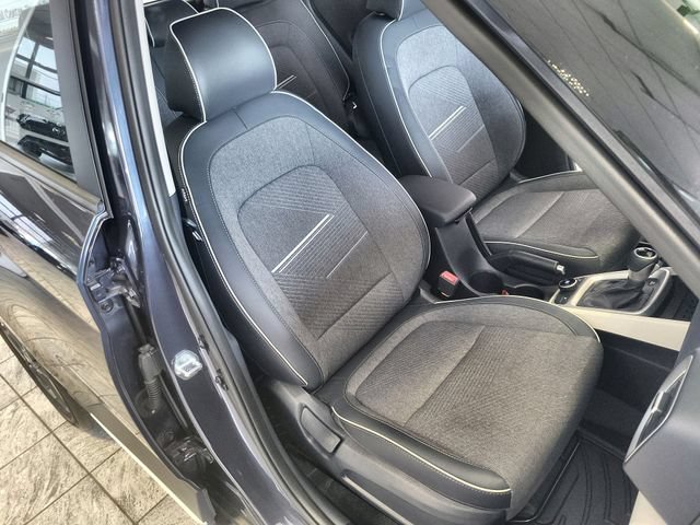 Used 2025 Hyundai Venue Limited FWD image 24