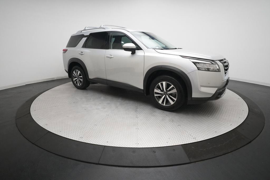 Used 2024 Nissan Pathfinder SL image 11