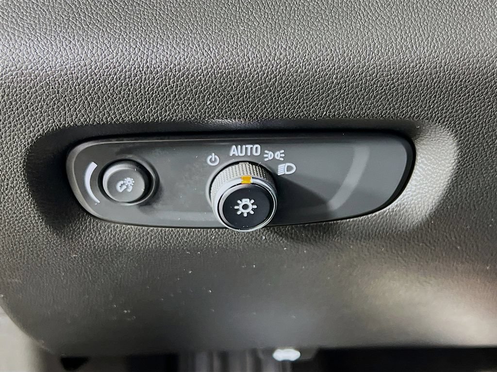 Used 2023 Chevrolet Traverse LT w/ LPO, Floor Liner Package FWD image 34