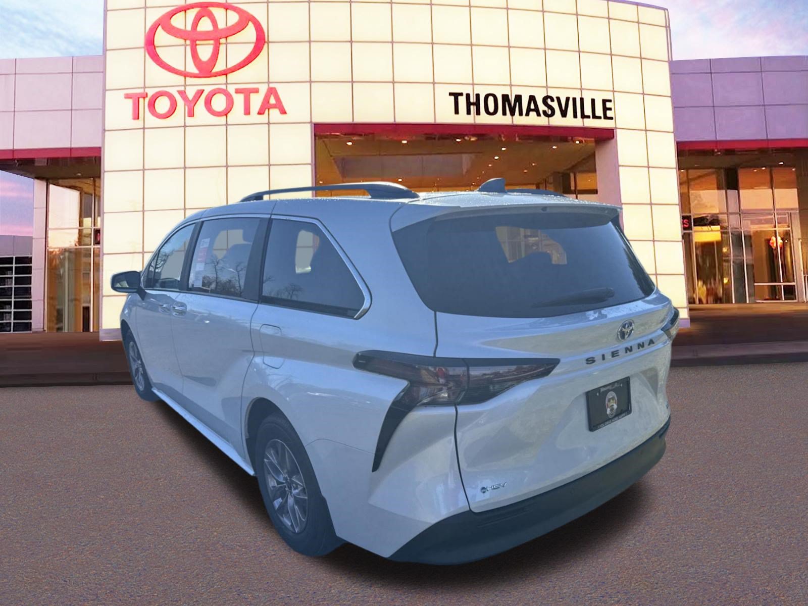 New 2025 Toyota Sienna XLE FWD image 7