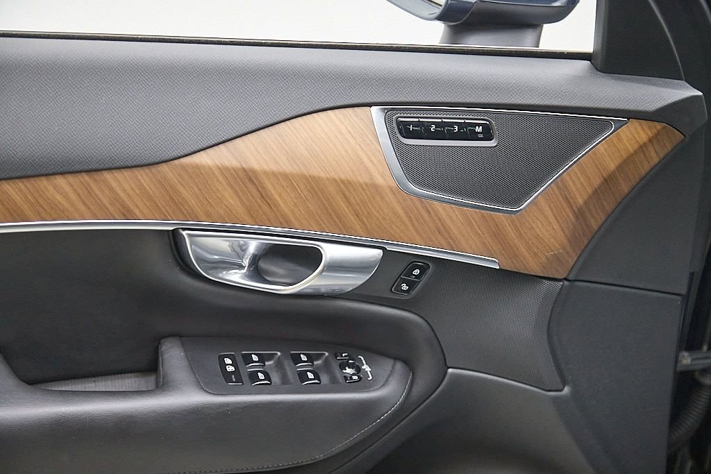 Certified 2023 Volvo XC90 B6 Plus w/ Protection Package image 15