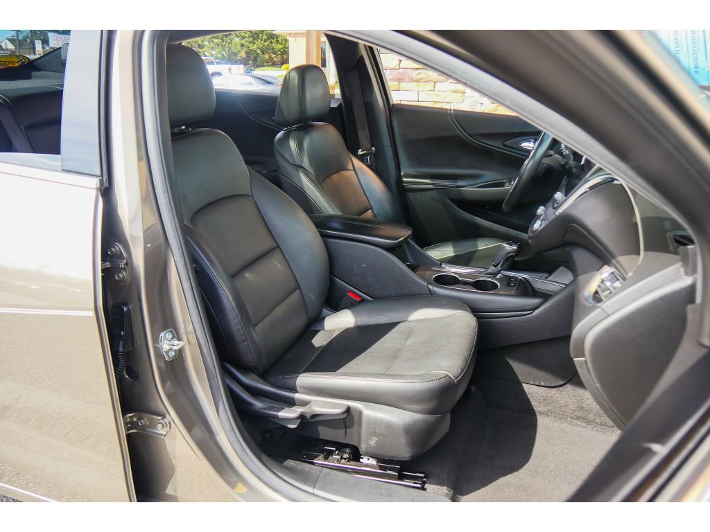 Used 2020 Chevrolet Malibu LT w/ Leather Package image 14