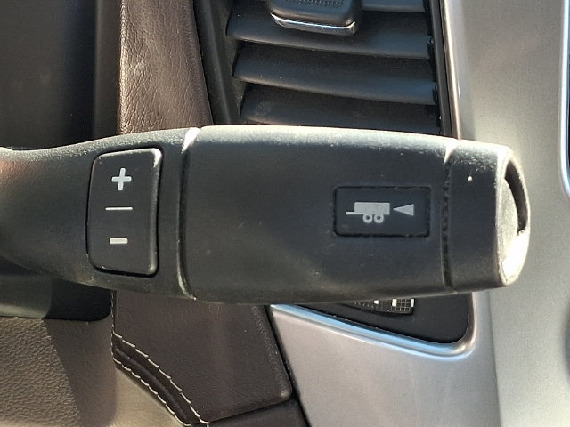 Used 2018 Chevrolet Suburban LT AWD/4WD image 11