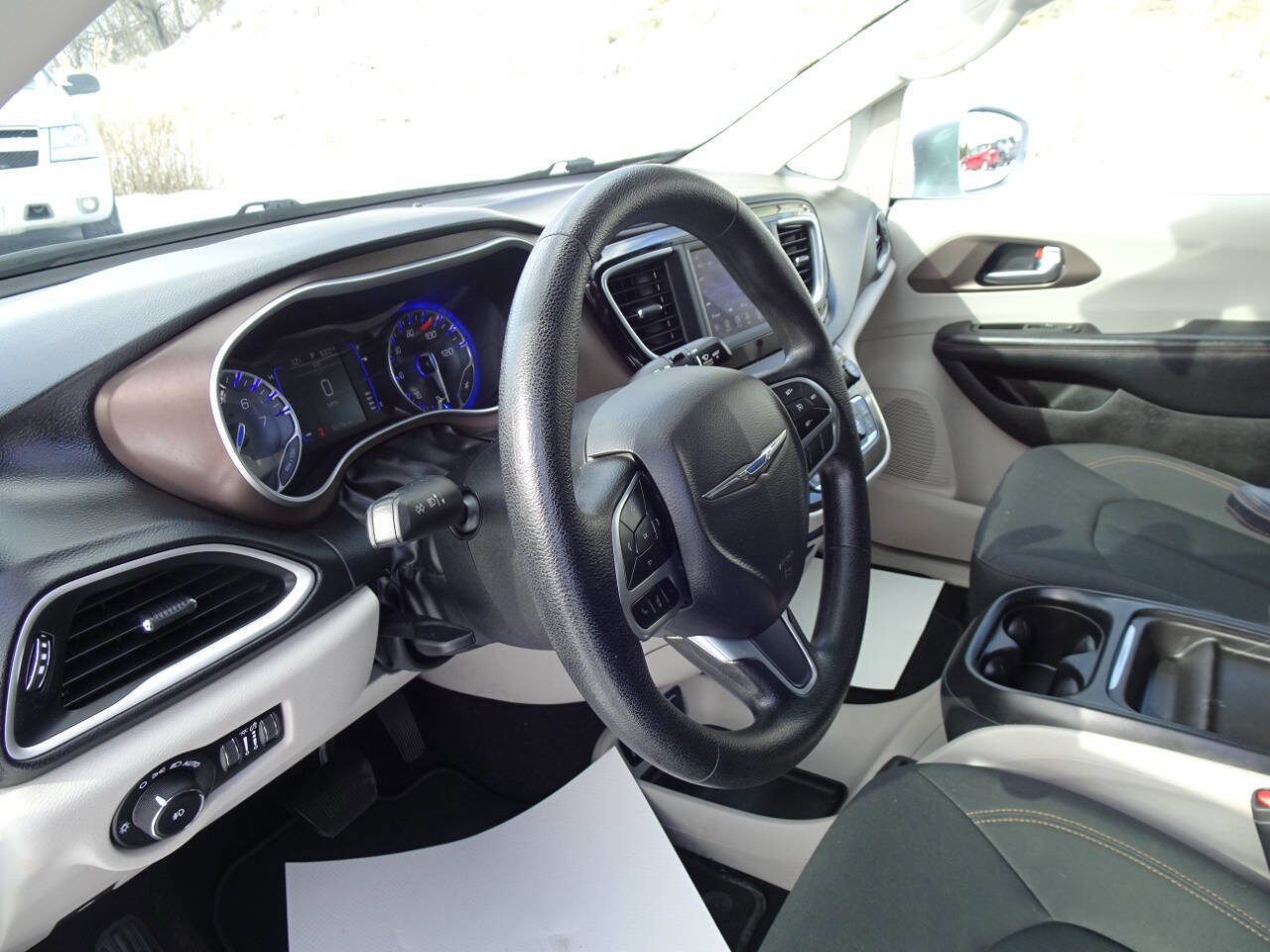 Used 2019 Chrysler Pacifica Touring Plus w/ Tire & Wheel Group image 14