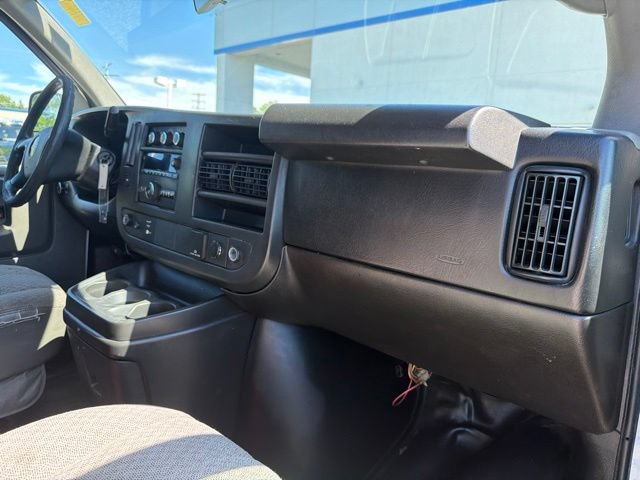 Used 2015 GMC Savana 3500 RWD image 21