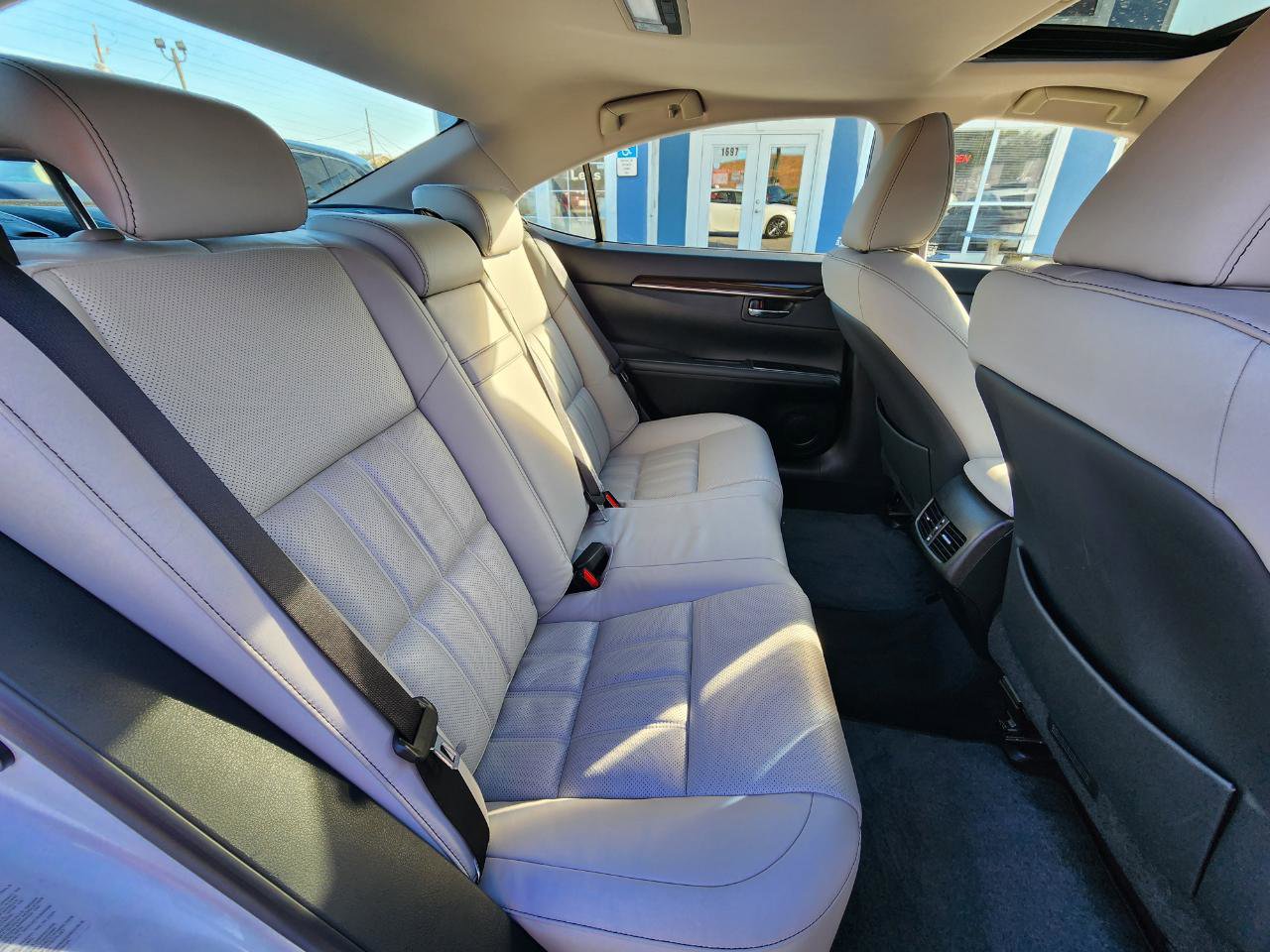 Used 2016 Lexus ES 350 w/ Luxury Package w/Wood Trim image 13