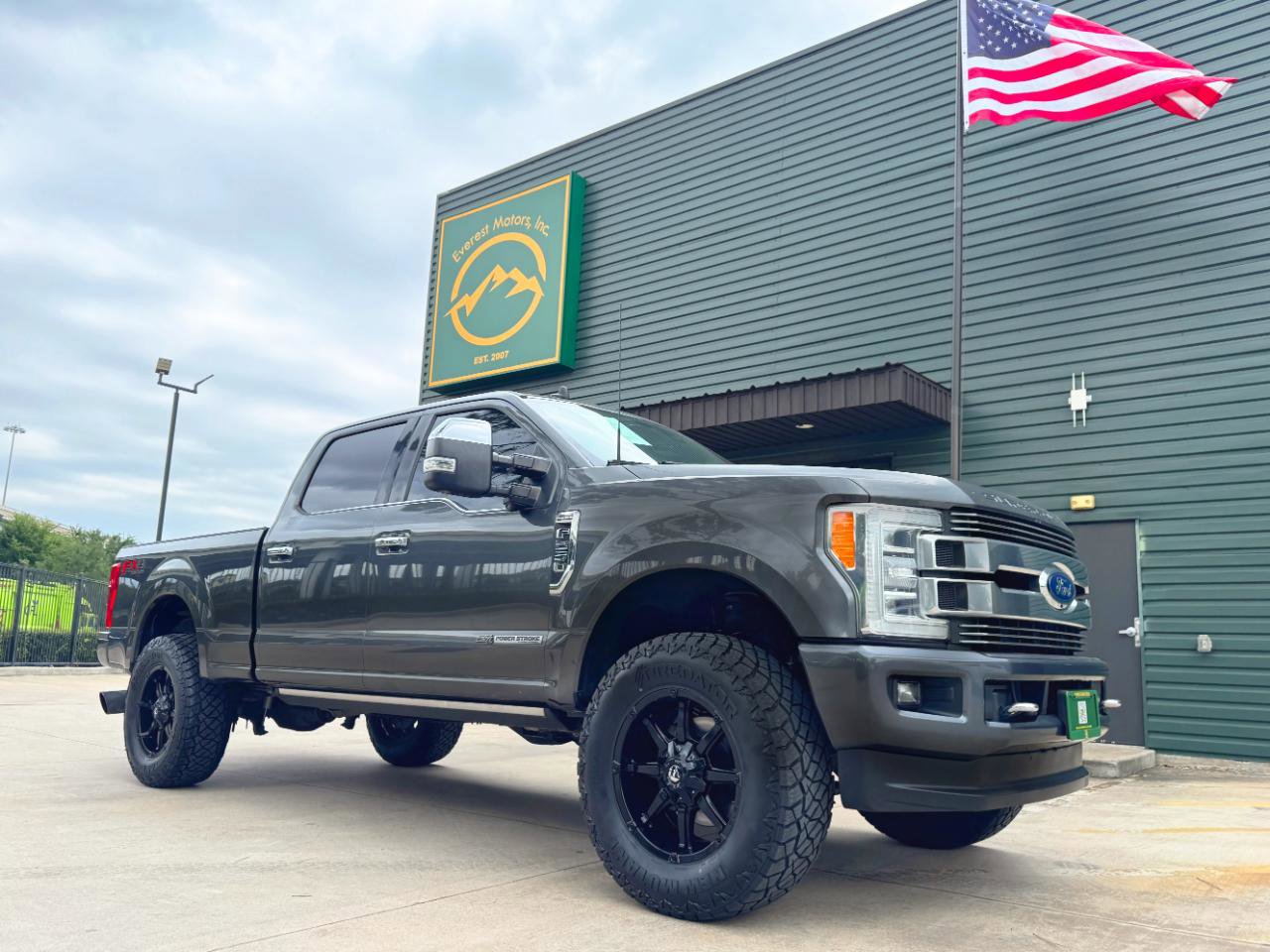Used 2019 Ford F250 Platinum w/ Platinum Ultimate Package AWD/4WD image 2