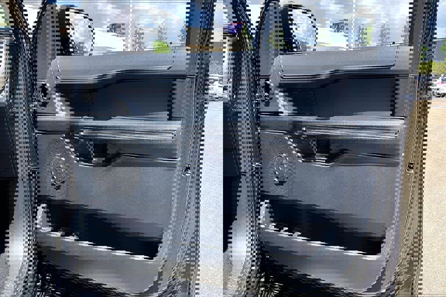 Used 2024 Ford Expedition XLT image 21