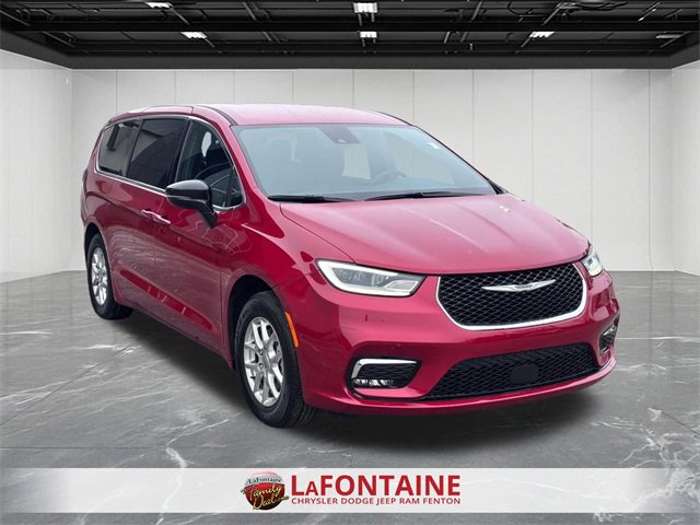 Used 2025 Chrysler Pacifica Select image 7