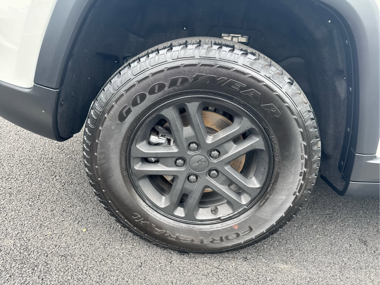 Certified 2023 Jeep Grand Cherokee Laredo image 11