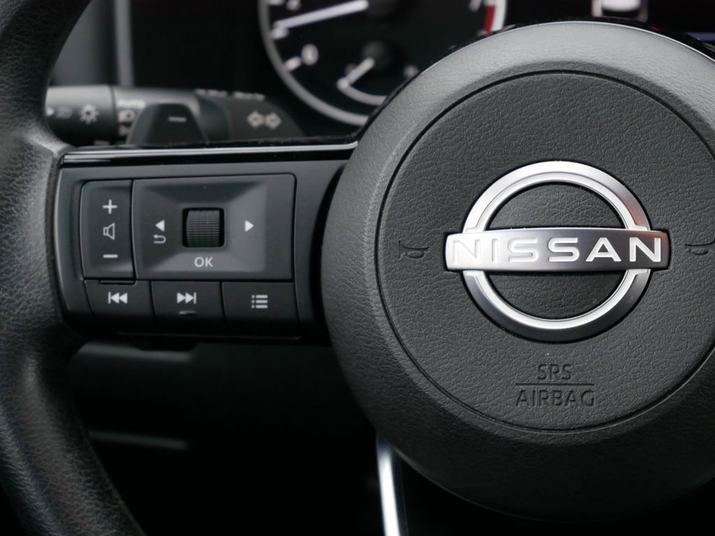 Used 2023 Nissan Rogue SV image 17
