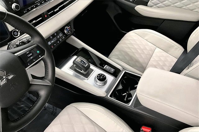 Used 2024 Mitsubishi Outlander SEL image 13