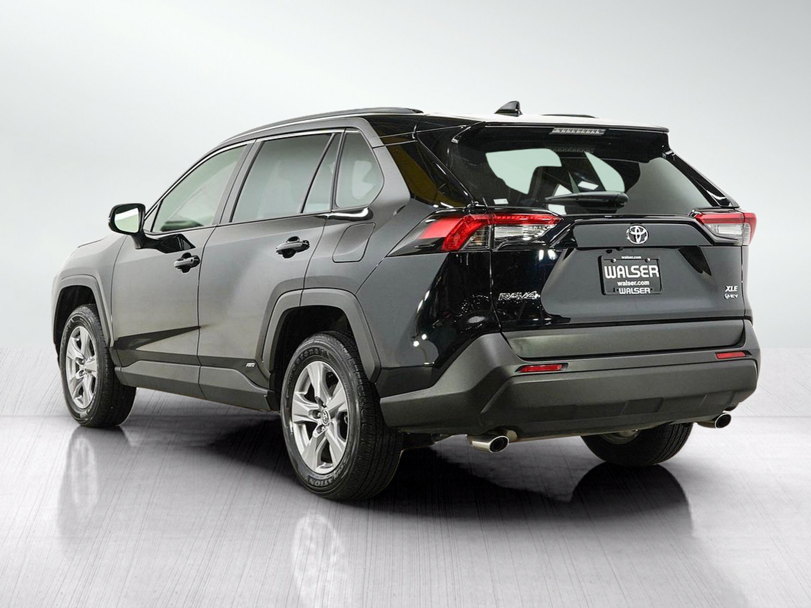 Used 2025 Toyota RAV4 XLE AWD/4WD image 3
