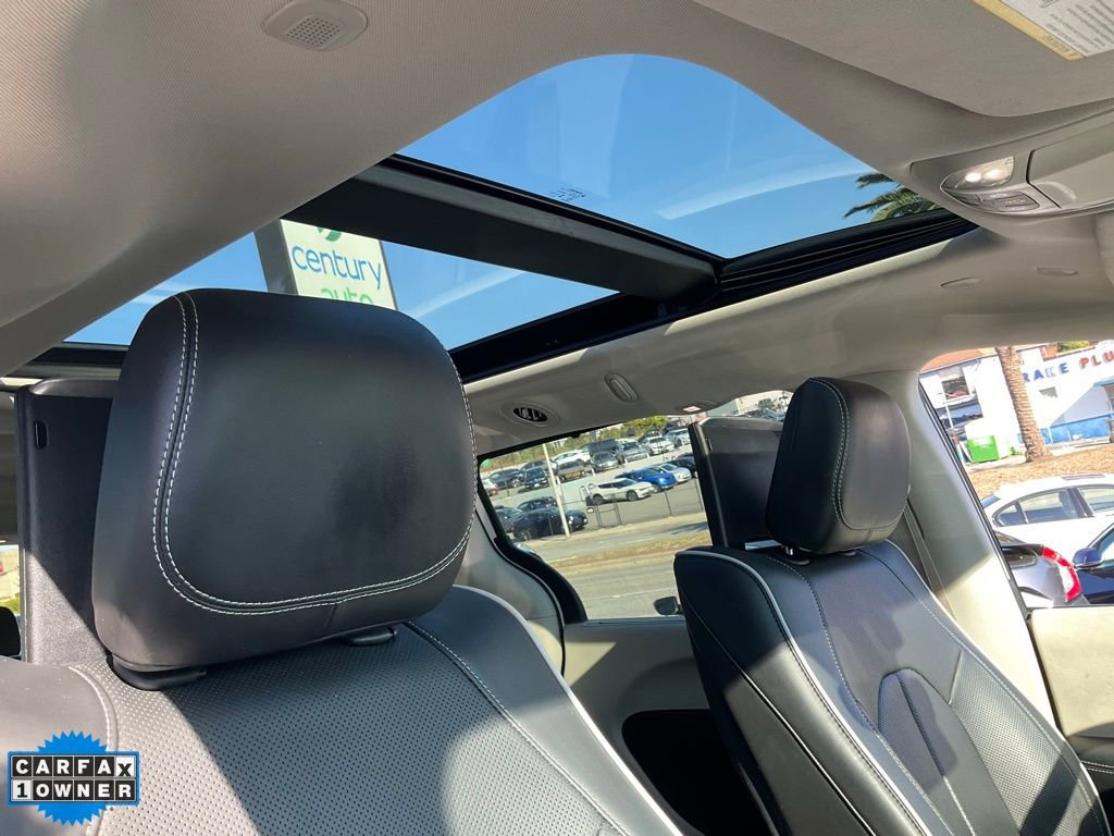 Used 2022 Chrysler Pacifica Limited w/ Uconnect Theater Family Group image 70