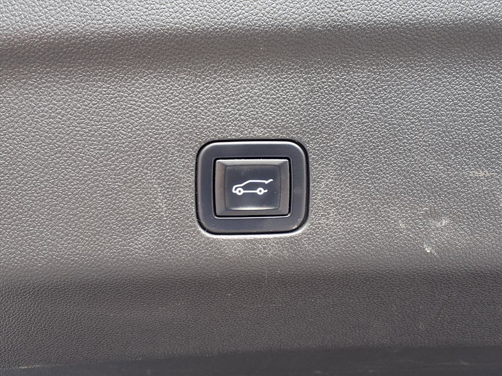 Used 2022 Chevrolet Suburban Premier image 22